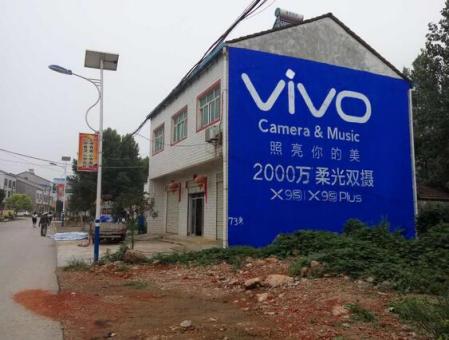 社旗刷墙广告和喷绘墙体广告哪个效果好？