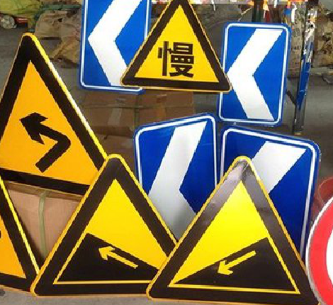 社旗标识标牌中颜色的确定是很重要的。